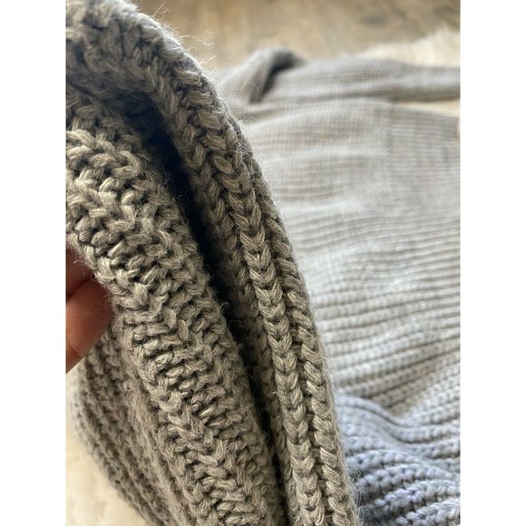 Urban Outfitters Size Small Cropped Knit Sweater - Picture 6 of 6